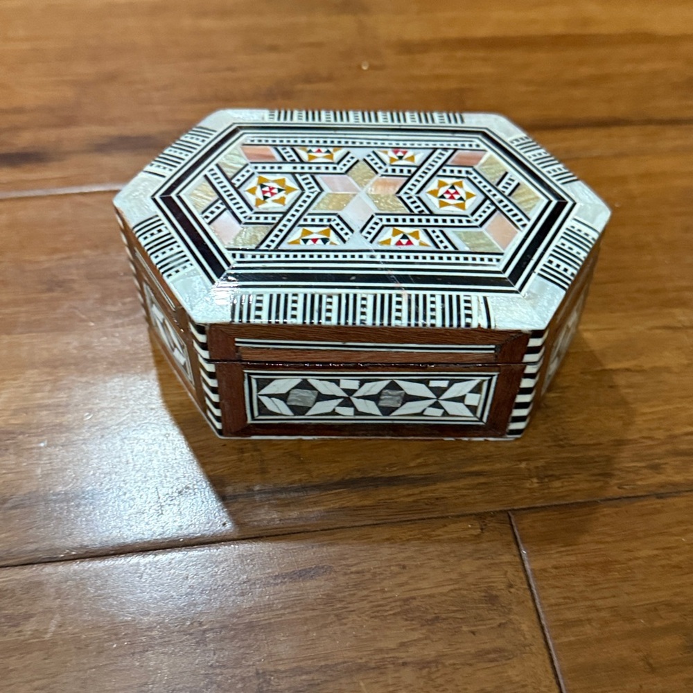 Hand made Inlay Wooden jewelry box 🗃️